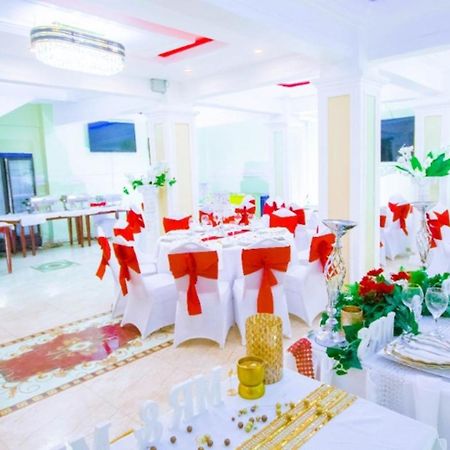 Marriot Metropolitan Hotel Дуала Екстериор снимка