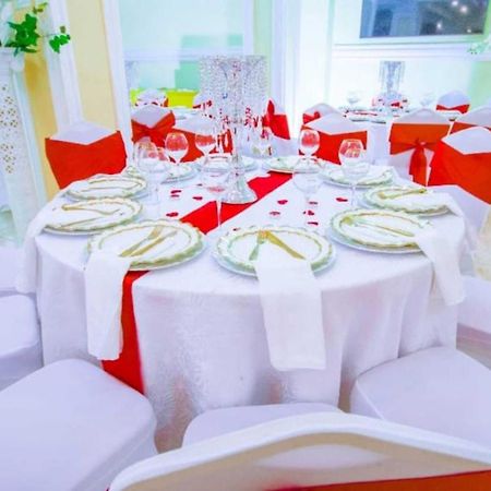 Marriot Metropolitan Hotel Дуала Екстериор снимка