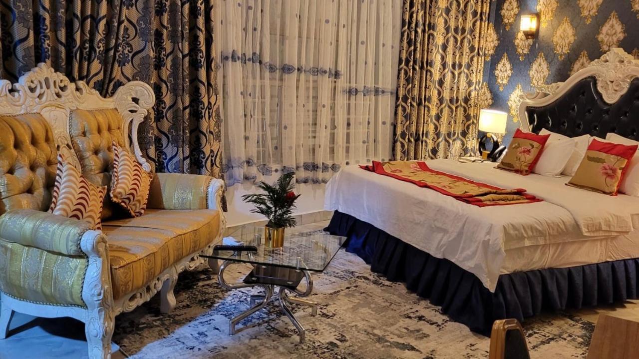 Marriot Metropolitan Hotel Дуала Екстериор снимка
