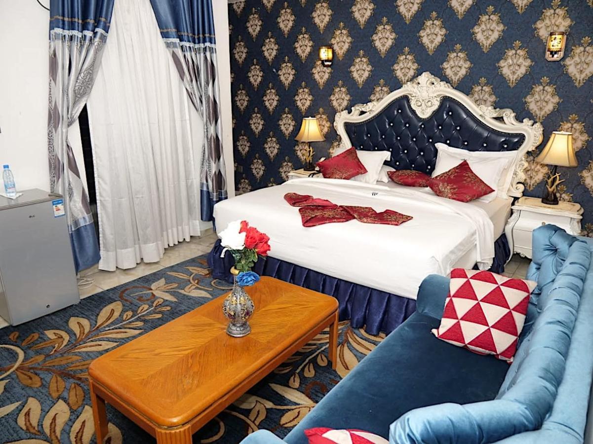 Marriot Metropolitan Hotel Дуала Екстериор снимка