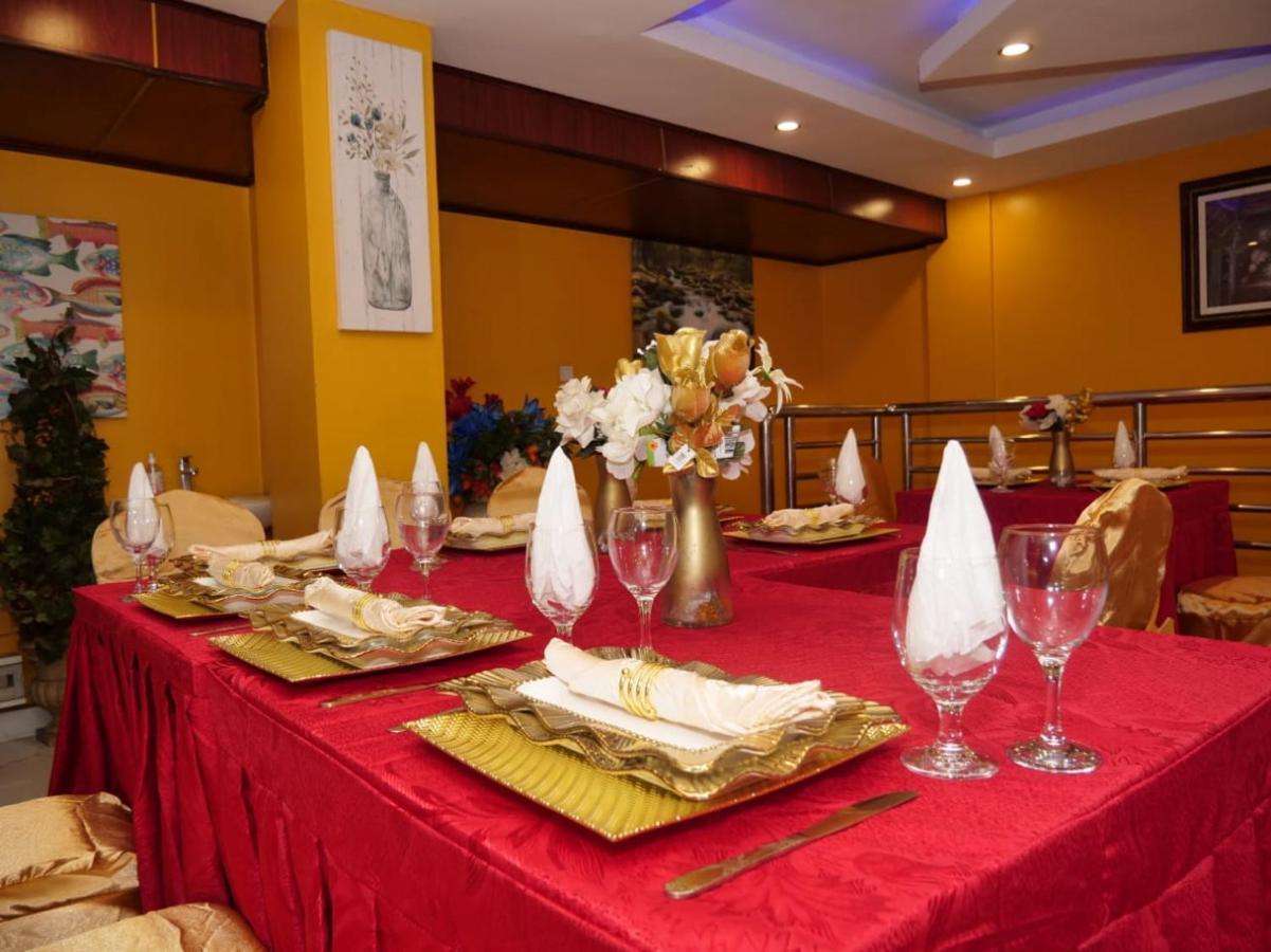 Marriot Metropolitan Hotel Дуала Екстериор снимка