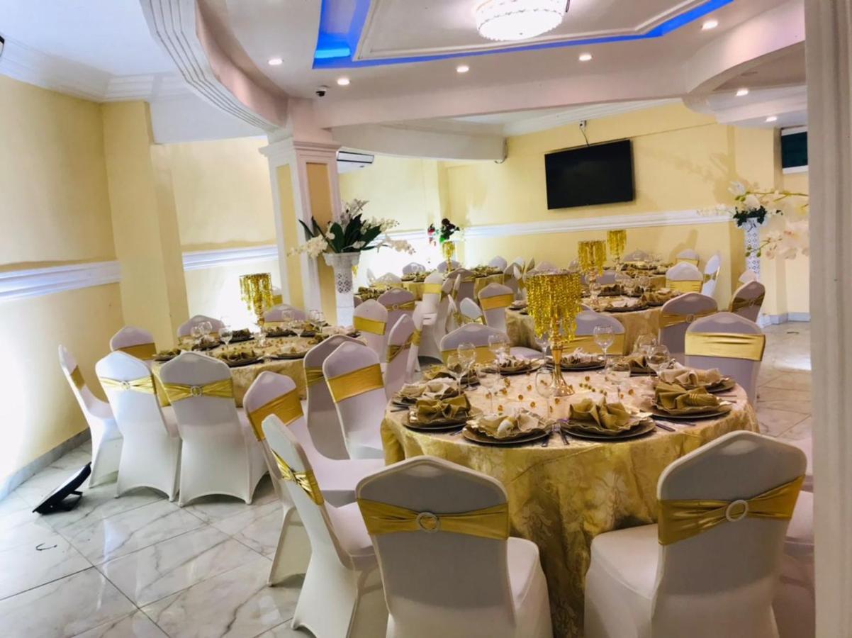 Marriot Metropolitan Hotel Дуала Екстериор снимка