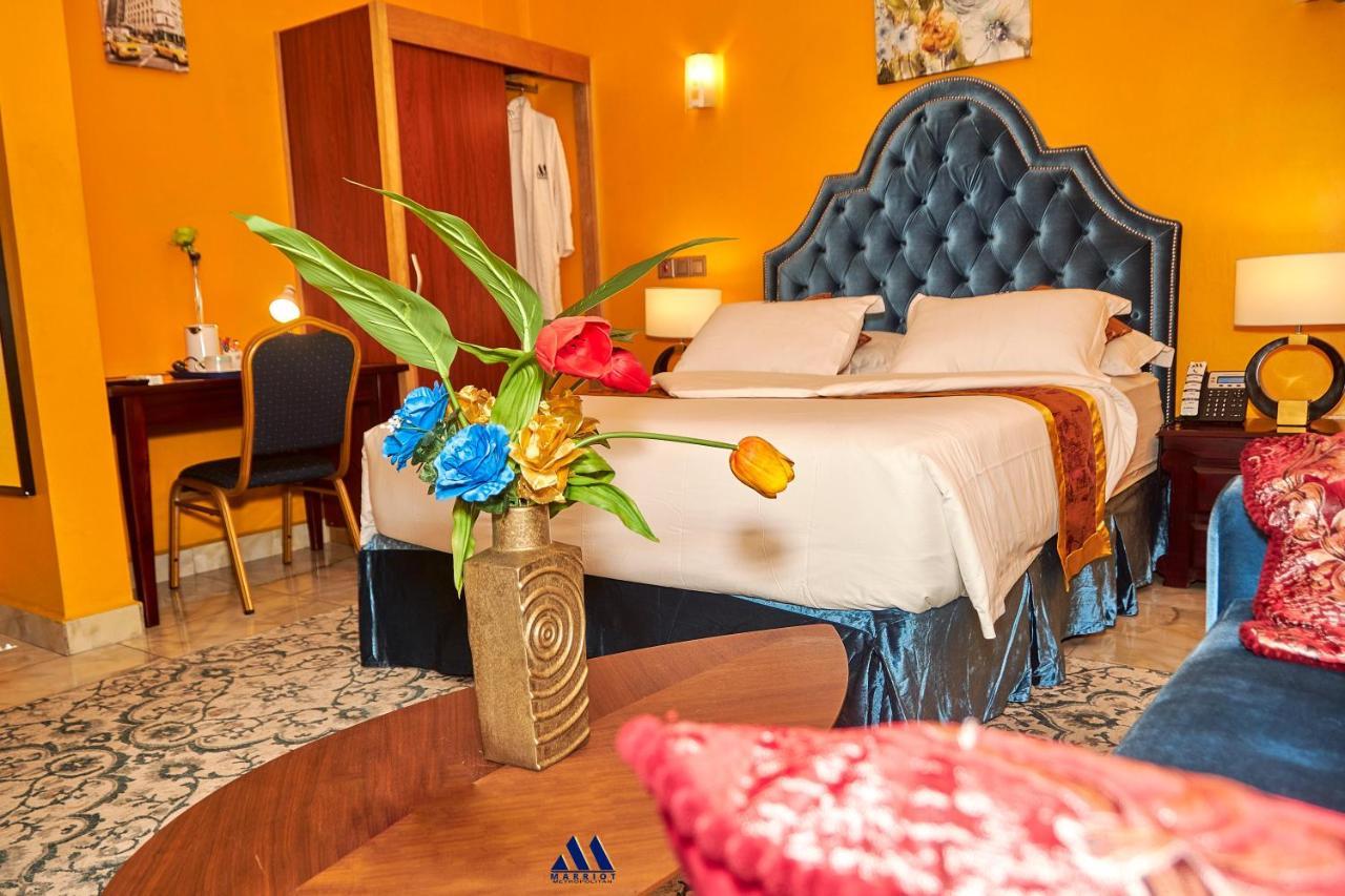 Marriot Metropolitan Hotel Дуала Екстериор снимка