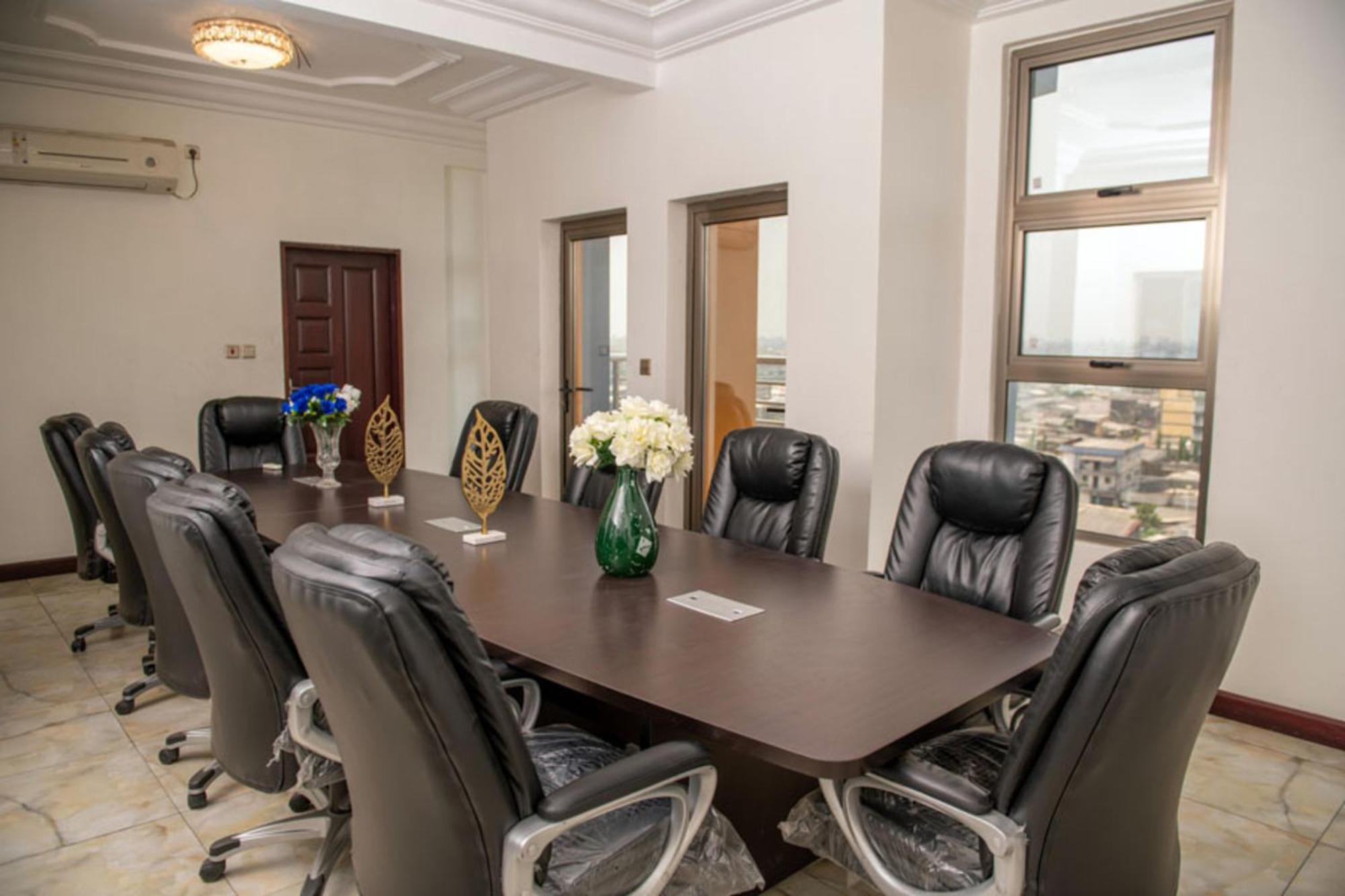 Marriot Metropolitan Hotel Дуала Екстериор снимка